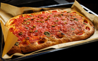 Experimentei a pizza viral de frango à parmegiana e agora ela é receita favorita de toda a minha família