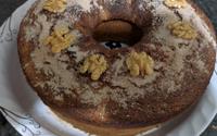 Bolo de maçã com nozes