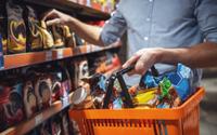 Consumidor que encontrar produto vencido poderá ganhar outro de graça, desde que conste o problema ainda no estabelecimento