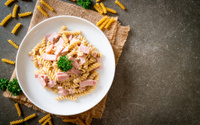 Macarrão com presunto e mussarela
