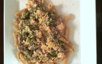 Penne ao molho de salmão aos quatro queijos