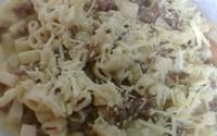 Sopa de macarrão com carne moída e legumes