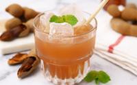 O suco refrescante que tem quase o dobro de potássio da banana: feito com uma fruta que marcou a infância de muitos