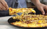 Pizza com massa de omelete