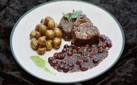 Lombo ao molho de mirtilo (blueberry)