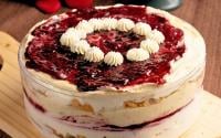 Esse pavê de frutas vermelhas é a melhor sobremesa de Páscoa para quem não gosta de chocolate - até a vovó vai querer a receita!