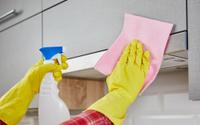 Adeus gordura nos armários da cozinha: esse truque com bicarbonato de sódio funciona mesmo