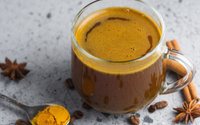 Para que serve café com cúrcuma? Descubra porque combinação está em alta e quais são os benefícios para a saúde
