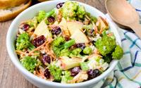 Essa salada de Natal com frango desfiado é um sonho: aprenda receita fácil do prato natalino cheio de frescor