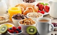 Nem pão, nem leite: esse é o café da manhã ideal para curar a ressaca, segundo nutricionista
