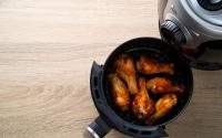 Essa é a maneira mais rápida e fácil de fazer um frango com a carne suculenta e saborosa e a pele bem crocante