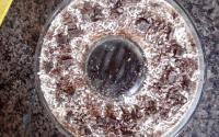 Mousse chocolate com flan de coco