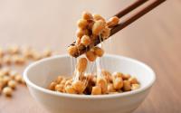 O alimento fermentado com muita proteína que os japoneses comem todos os dias no café da manhã e eu incluí no meu desjejum