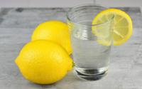 Conselho de nutricionista francesa: suco de limão pela manhã é uma boa ou má ideia?