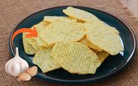 Batata chips com alho no forno SEM ÓLEO fica fininha, muito crocante e é melhor que a do mercado