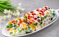 Essa gelatina colorida é perfeita para fazer com a criançada e a família inteira vai poder saborear