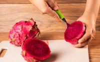 Controla a pressão e colesterol, combate a anemia e mais: aqui estão os motivos para colocar pitaya no cardápio