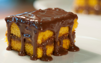 A calda perfeita para bolo de cenoura: brilhante, grossa e bem chocolatuda