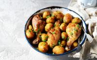 Dá para fazer frango assado na panela de pressão! Duvida? Veja a receita super-rápida no TudoGostoso