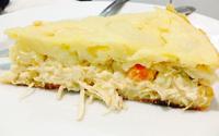 Torta de frango com creme de leite e mussarela