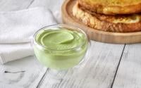 Maionese de abacate é o molho vegano que fica perfeito com qualquer lanche ou petisco