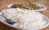 Quer um arroz soltinho e perfeito? O segredo está nesse truque simples que quase ninguém conhece