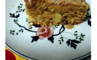 Bolo de maçã com passas, canela e castanha de caju