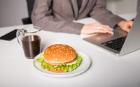 Estudo brasileiro mostra que alimentação saudável reduz risco de burnout (até mesmo em profissionais da saúde!)