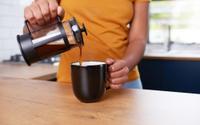 Sou especialista em saúde garanto: "Evite beber café durante as nove horas que antecedem o sono para que o corpo aproveite melhor os efeitos positivos da bebida"