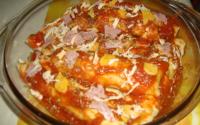 Panquecas com recheio de carne moída e acelga ao molho de tomate
