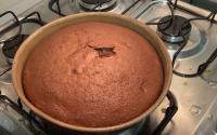 Bolo fofo de chocolate sem batedeira