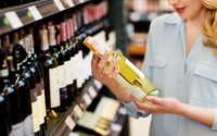 Nem sempre o caro vai ser melhor: aprenda como escolher vinho no mercado com essas dicas de sommelière