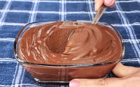 Essa é a melhor sobremesa com apenas 2 ingredientes para comer doce sem sair da dieta: receita sem adição de açúcar e sem creme de leite