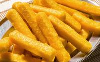 Como fazer palitinho de polenta igual a dos restaurantes? Faça assim para eles ficarem crocantes por fora e macios por dentro