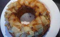 Bolo de pera e nozes