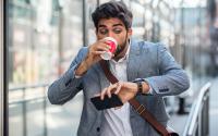 É isso que acontece com o corpo se tomar café depois das 15h: "O organismo precisa de 5 horas para eliminar metade da cafeína que você tomou"