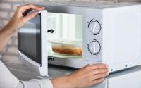 7 dúvidas comuns sobre o micro-ondas: confira as respostas