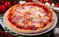 Adoro uma pizza feita em casa e essa massa fácil de fazer fica bem fofinha: já anota, salva ou printa a receita!