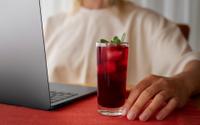 5 bebidas energéticas que vão te acordar de manhã (que não são café)