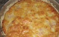 Torta salgada de queijo e presunto