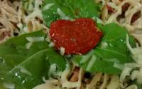 Macarrão tomate seco e rúcula