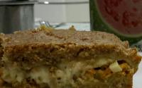Torta integral com recheio de cenoura e queijo branco