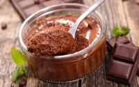 Mousse de chocolate crocante com poucas calorias é o doce perfeito para colocar na dieta de emagrecimento!