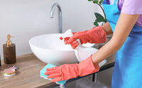 Nem água sanitária, nem sabão, nem desinfetante: deixe o banheiro brilhando com essa mistura de ingredientes simples