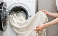 Nem na lavanderia, nem à mão: como lavar cortinas na máquina sem medo em casa, poucos conhecem esse truque