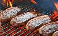 Poucas pessoas sabem, mas esse é o truque secreto dos churrasqueiros para deixar a carne mais suculenta e saborosa