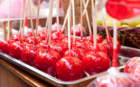 Com quantos anos você descobriu que a maçã do amor perfeita depende do tipo da fruta? Muitos cometem esse erro nas festas juninas!