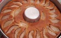 Bolo de pera fácil e gostoso