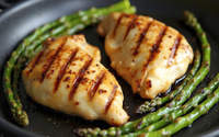 O ingrediente secreto para deixar seus peitos de frango grelhados mais macios e suculentos