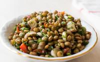 Salada de lentilha com bacalhau